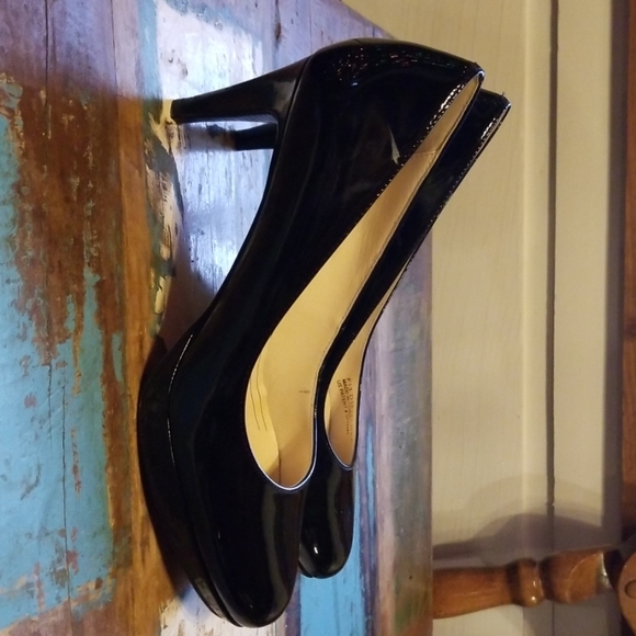 VGUC Cole Haan Pumps - Picture 2 of 4